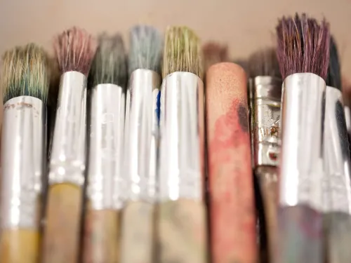 Used paint brushes lined up